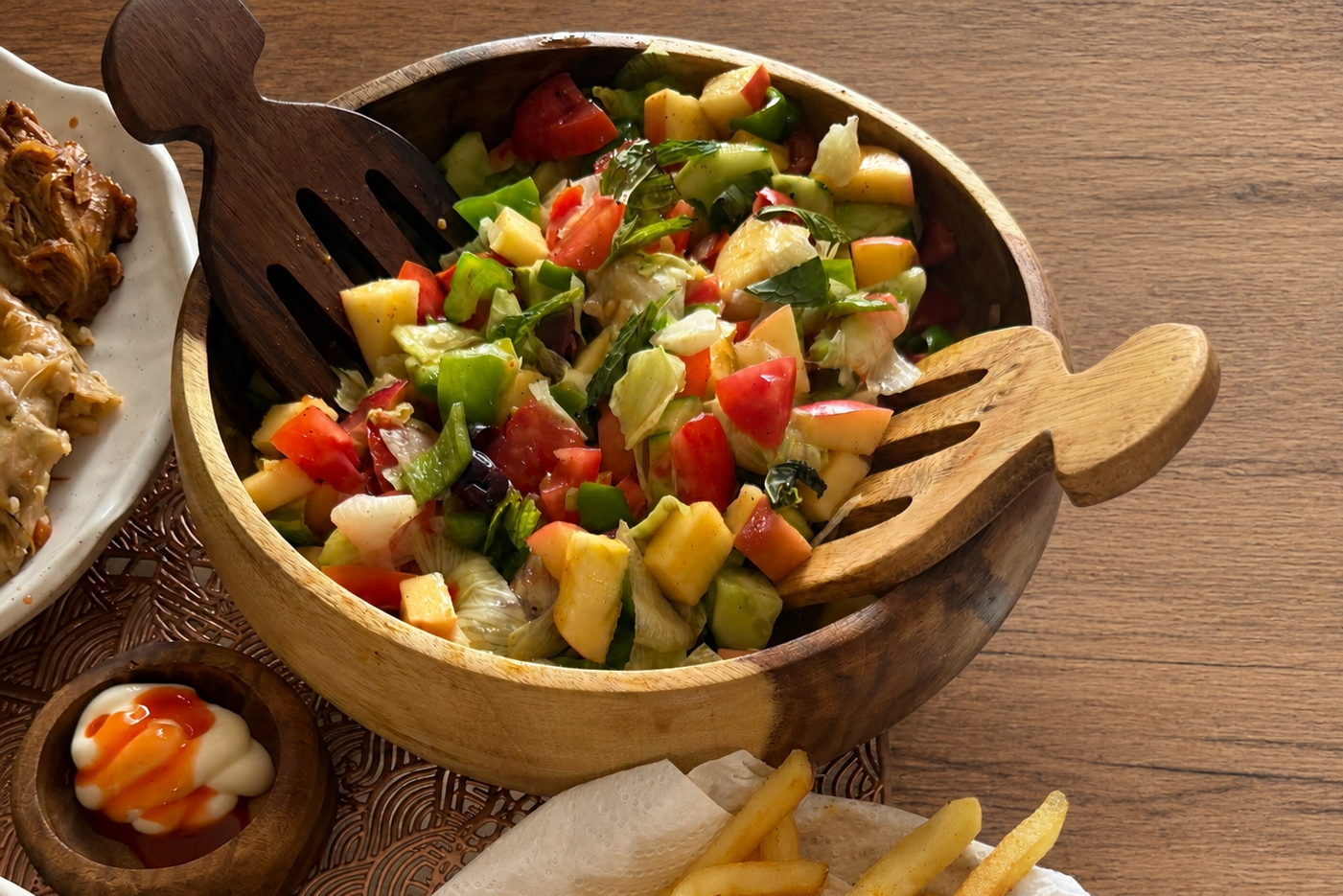 Curved Salad Bowl
