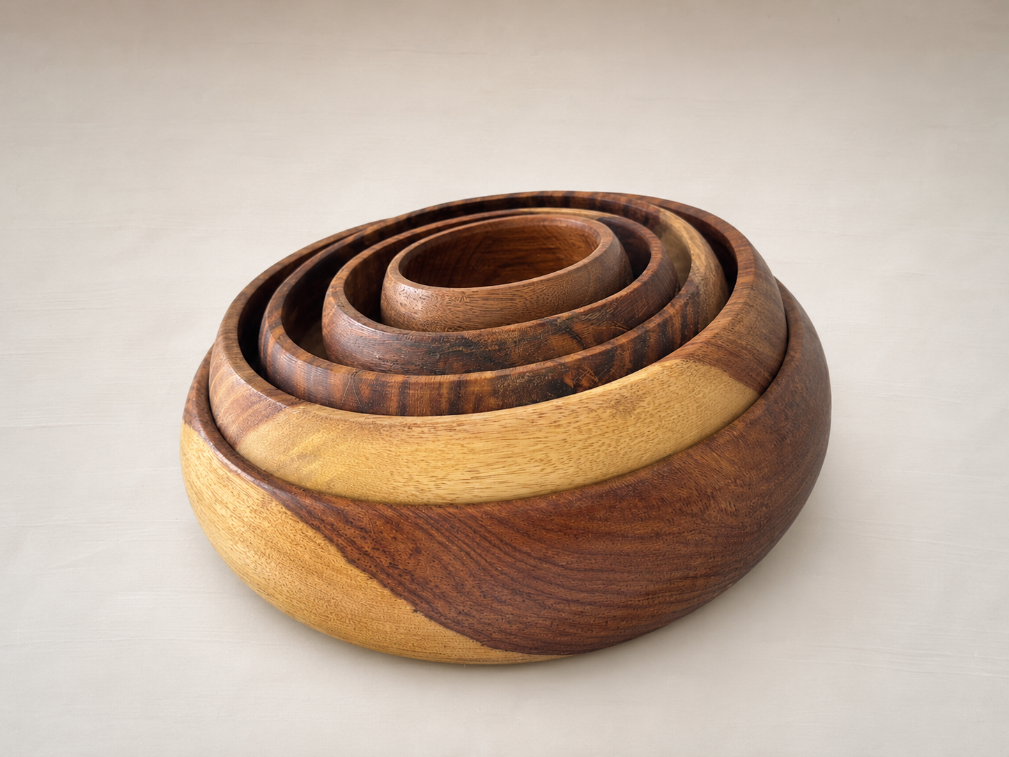 Curved Salad Bowl
